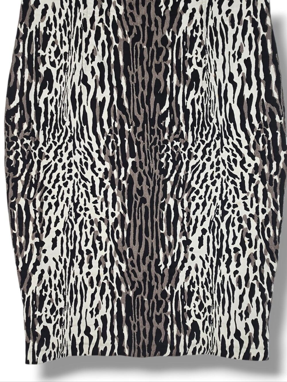 St. John Animal Print Sheath Dress Quiet Luxury Mixed Safari Sleeveless Size 8 - Picture 6 of 16